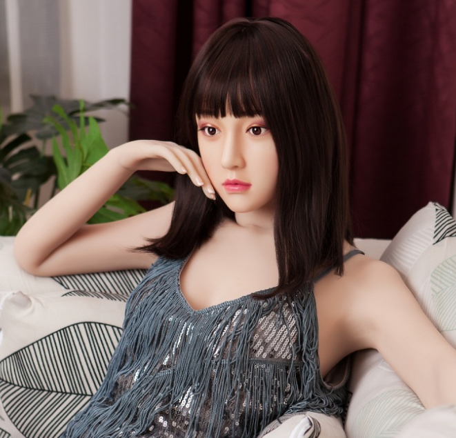 成人娃娃頭雕為什么選擇硅膠材質(zhì)的？